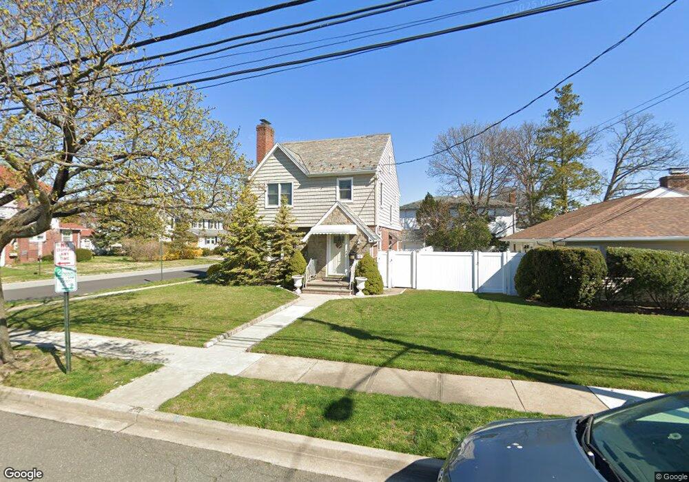 41 New York Ave, Rockville Centre, NY 11570 - photo 1