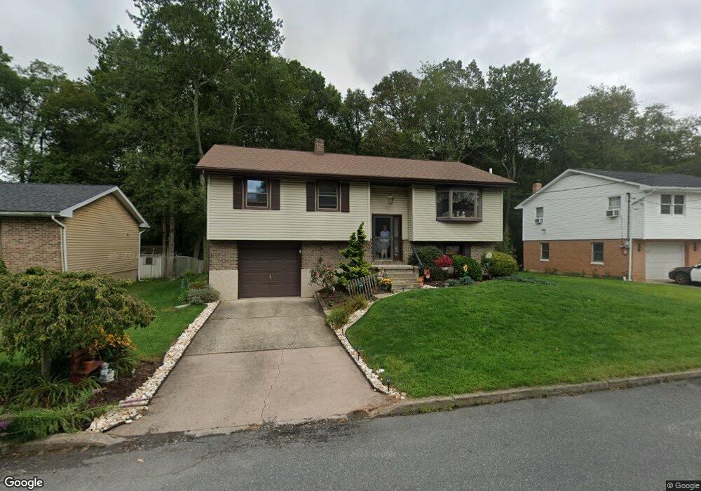 1009 Meade Ct, Hazleton, PA 18201 - photo 1