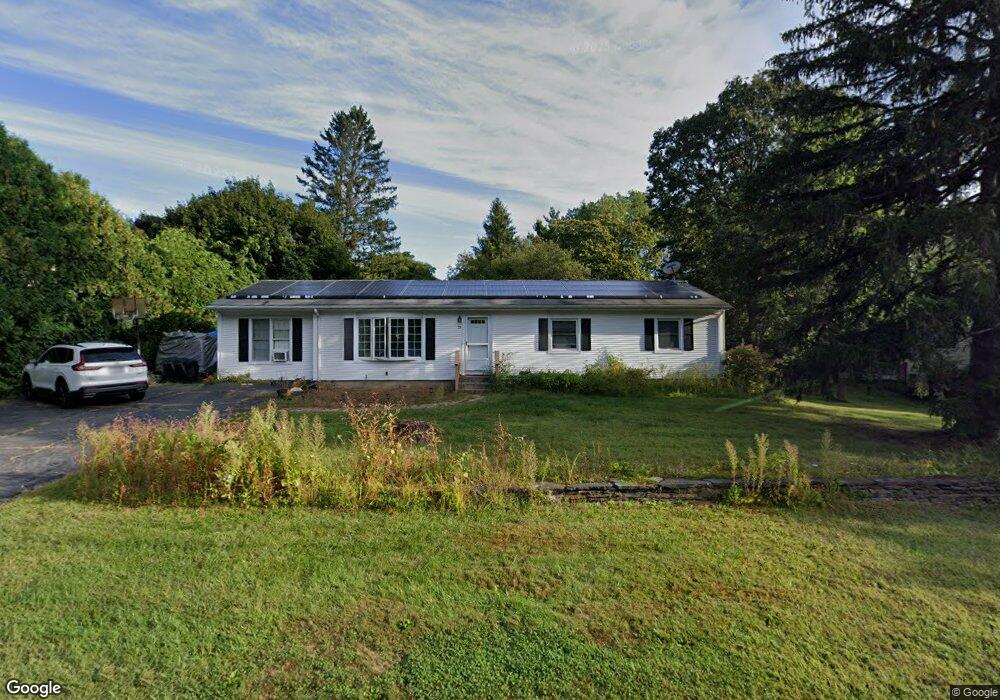 79 Tracy Cir, Amherst, MA 01002 - photo 1