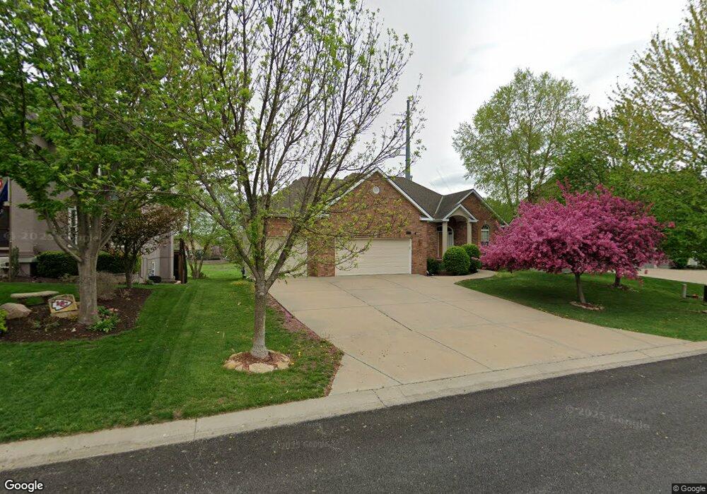 10001 Redbud Ln, Lenexa, KS 66220 - photo 1