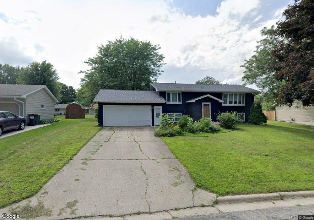 1010 Swanhill Dr, Albert Lea, MN 56007 - photo 1