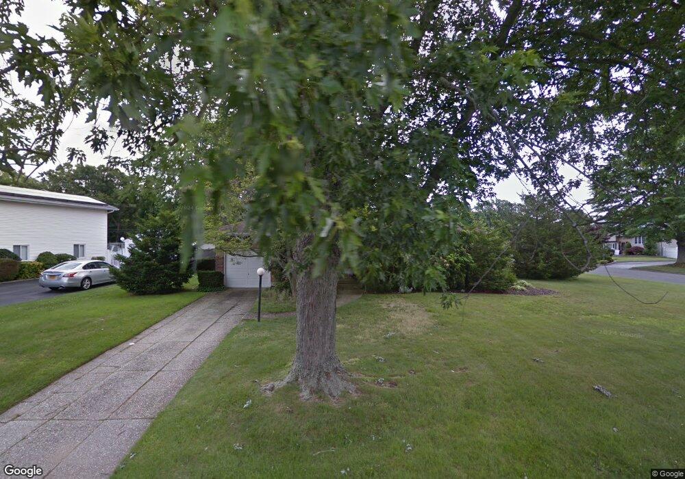 15 Ruth Blvd, ComMacK, NY 11725 - photo 1