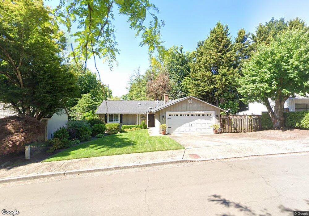 1705 Aspen Ct, Lake Oswego, OR 97034 - photo 1