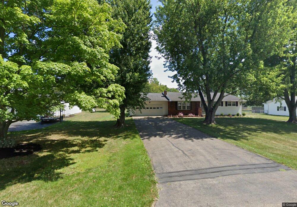 25050 Lawnfield Dr, Circleville, OH 43113 - photo 1