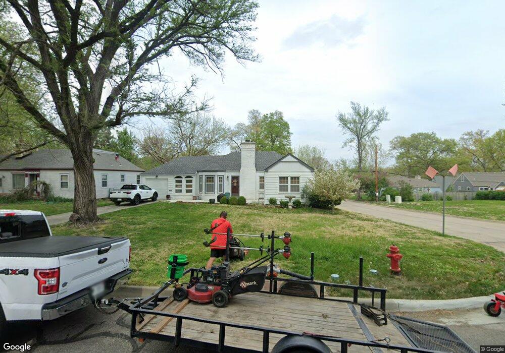 3600 SW Avalon Ln, Topeka, KS 66604 - photo 1