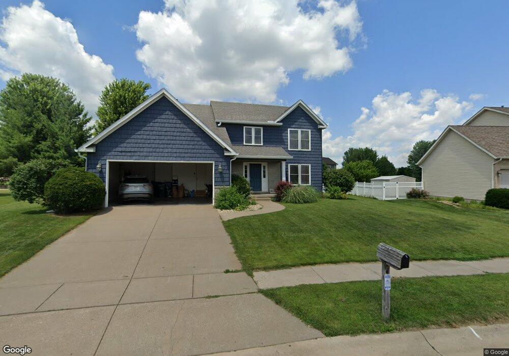 5426 Shawnee Dr, Davenport, IA 52804 - photo 1