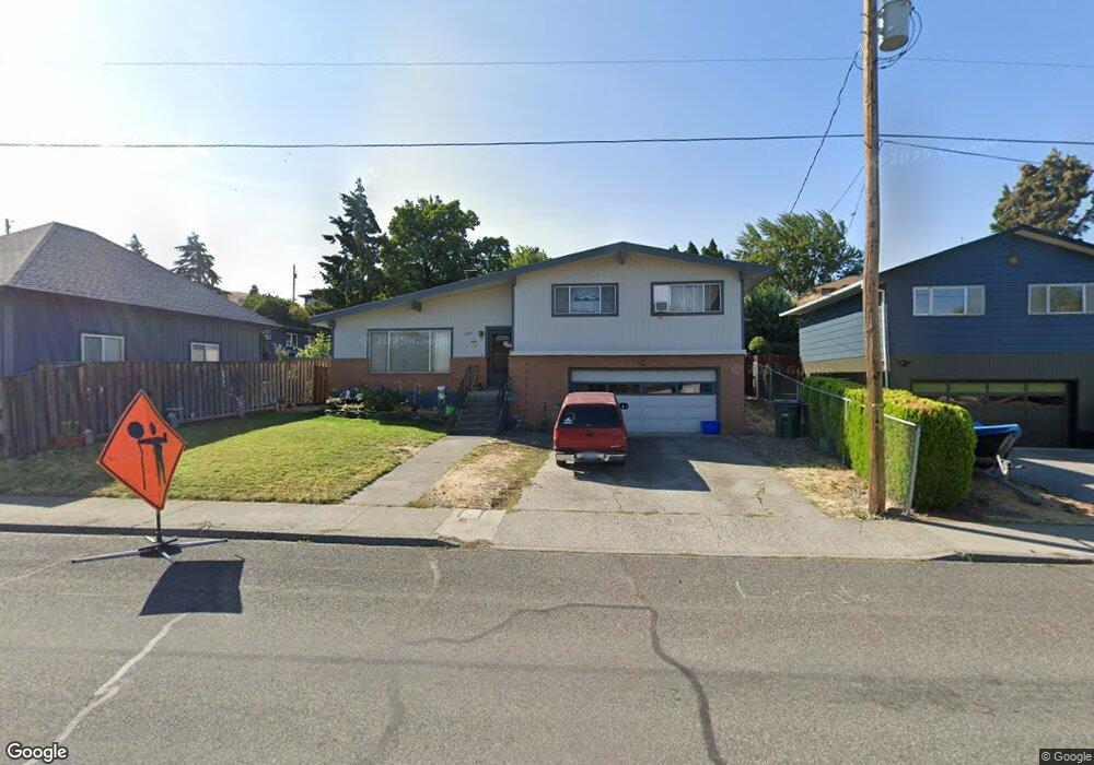 1820 E 10th St, the Dalles, OR 97058 - photo 1
