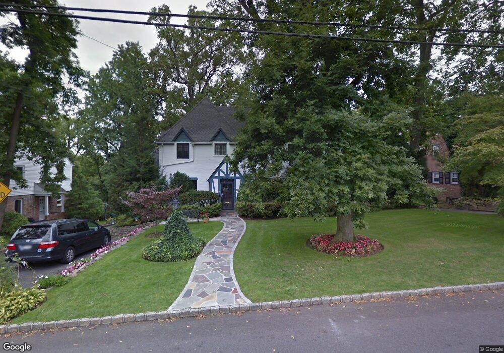 129 Shoreward Dr, Great Neck, NY 11021 - photo 1