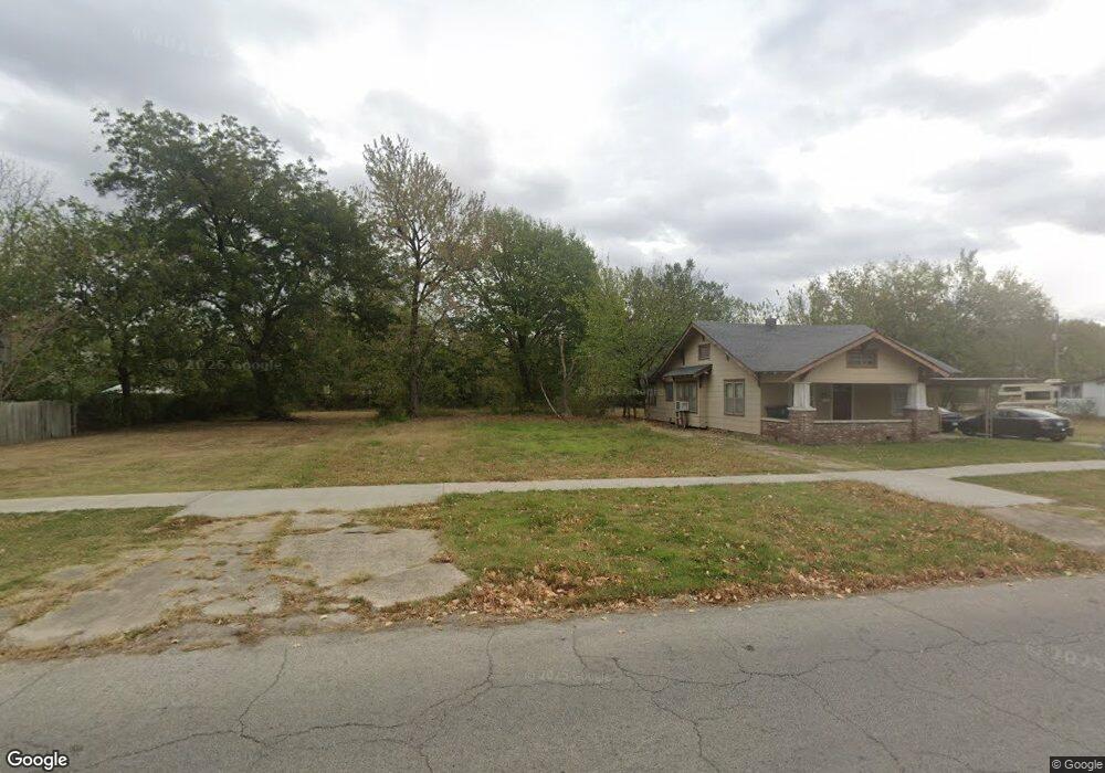 811 N Okmulgee Ave, Okmulgee, OK 74447 - photo 1