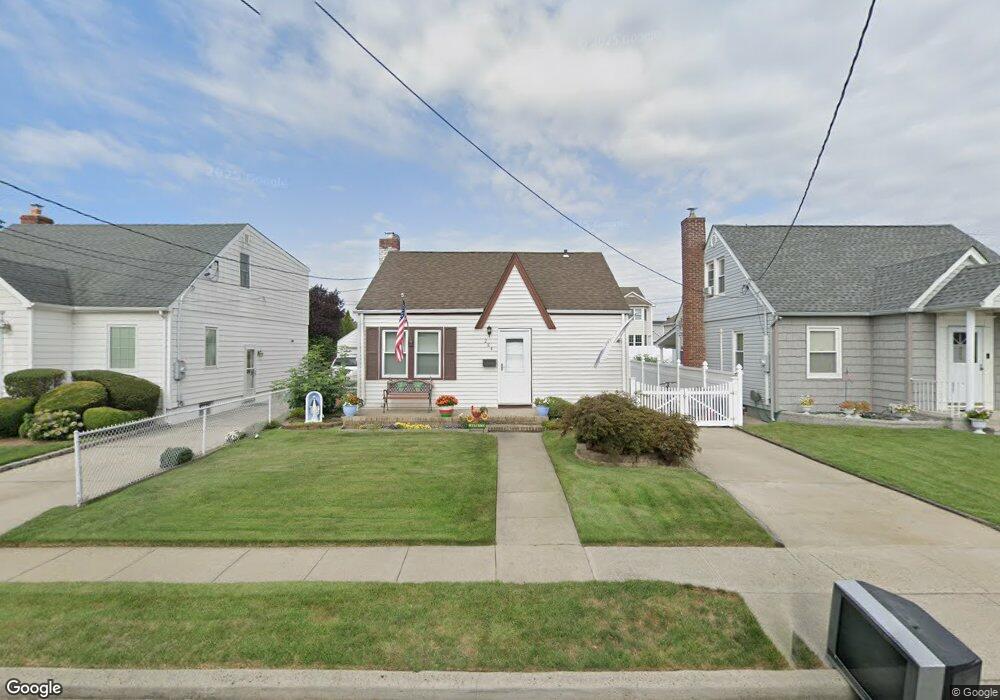 284 James St, Franklin Square, NY 11010 - photo 1