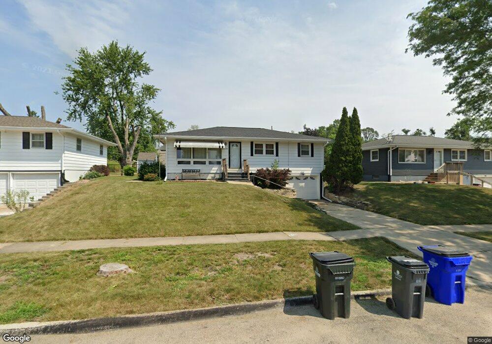 3220 Iris Ave NW, Cedar Rapids, IA 52405 - photo 1