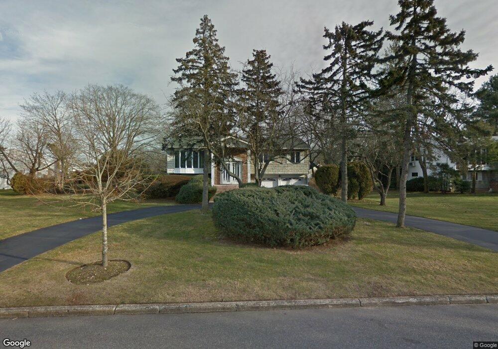 39 Peppermint Rd, ComMacK, NY 11725 - photo 1