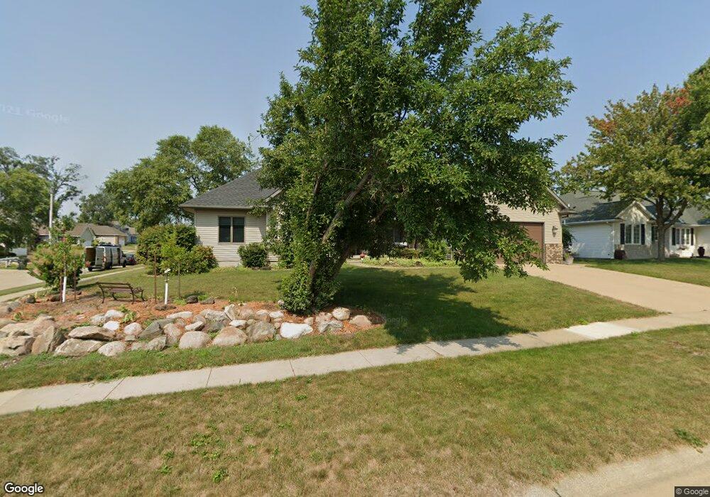 1800 Mary Beth Ave NW, Cedar Rapids, IA 52405 - photo 1