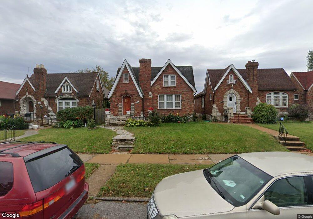 4722 Bessie Ct, Saint Louis, MO 63115 - photo 1