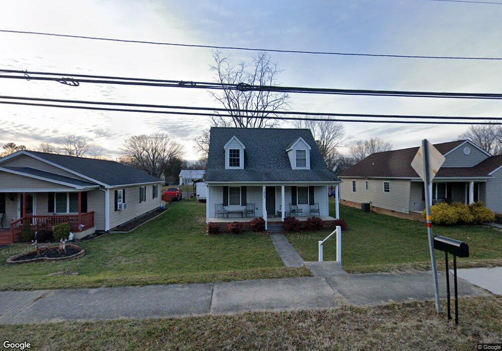 1423 N Delphine Ave, Waynesboro, VA 22980 - photo 1