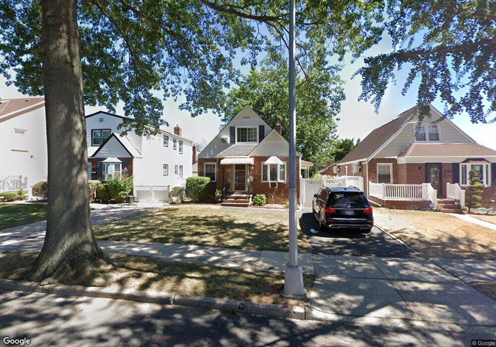 82-27 266th St, Glen Oaks, NY 11004 - photo 1