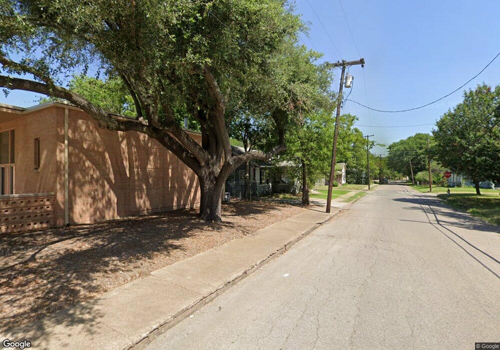 821 Star St, Bonham, TX 75418 - photo 1