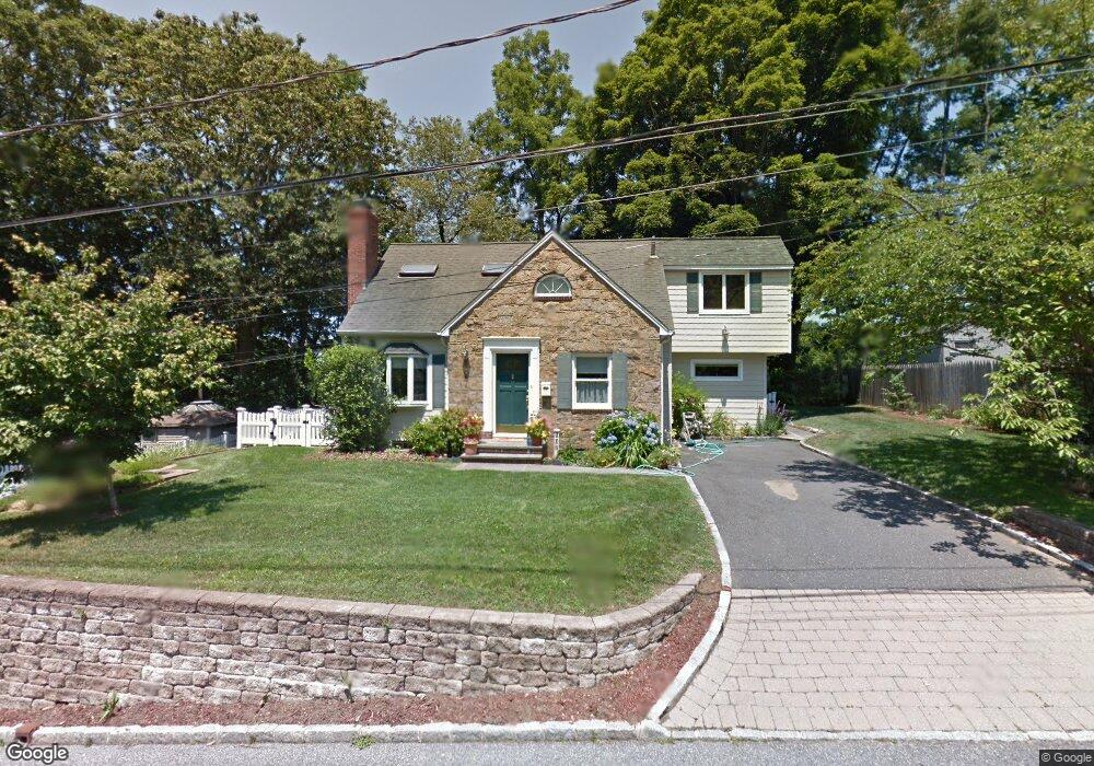 101 Glen Cove Dr, Glen Head, NY 11545 - photo 1