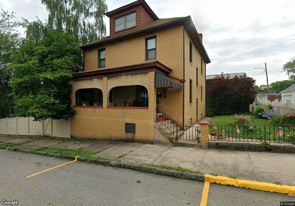 713 Wallace St, Vandergrift, PA 15690 - photo 1