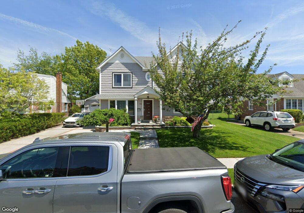 980 Lorraine Dr, Franklin Square, NY 11010 - photo 1