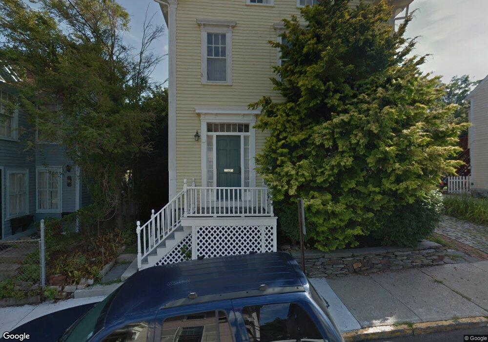16 Sherman St unit 1, Newport, RI 02840 - photo 1