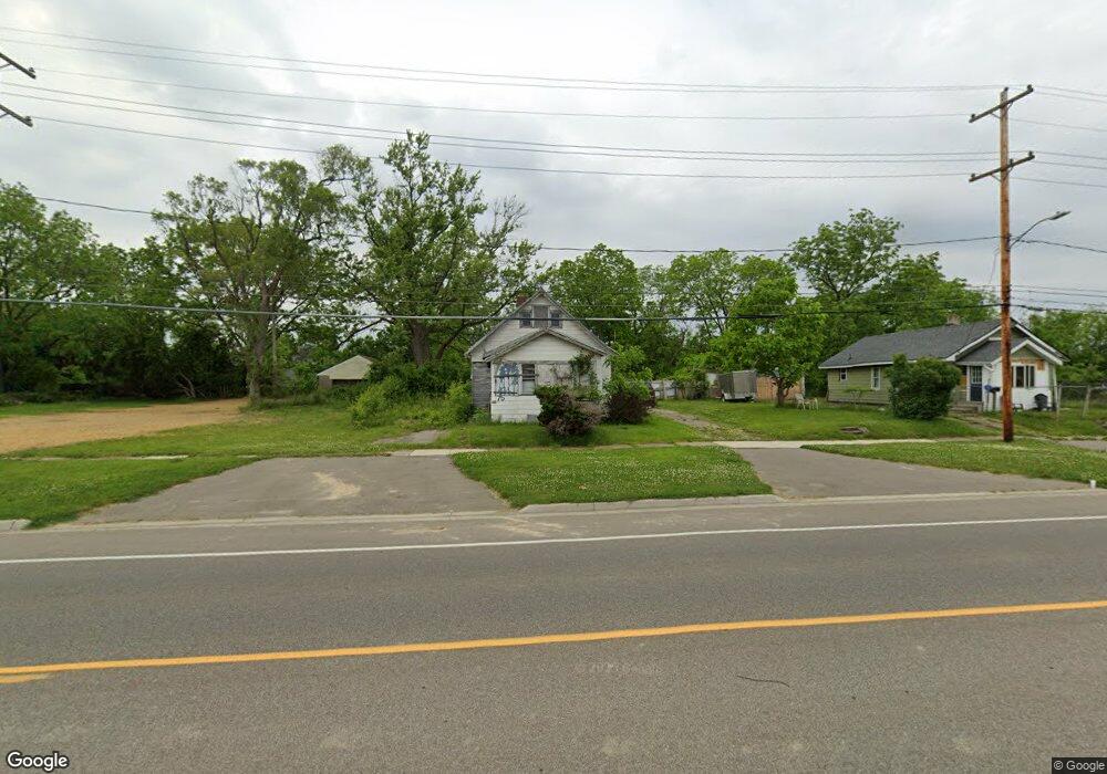 754 E Carpenter Rd, Flint, MI 48505 - photo 1