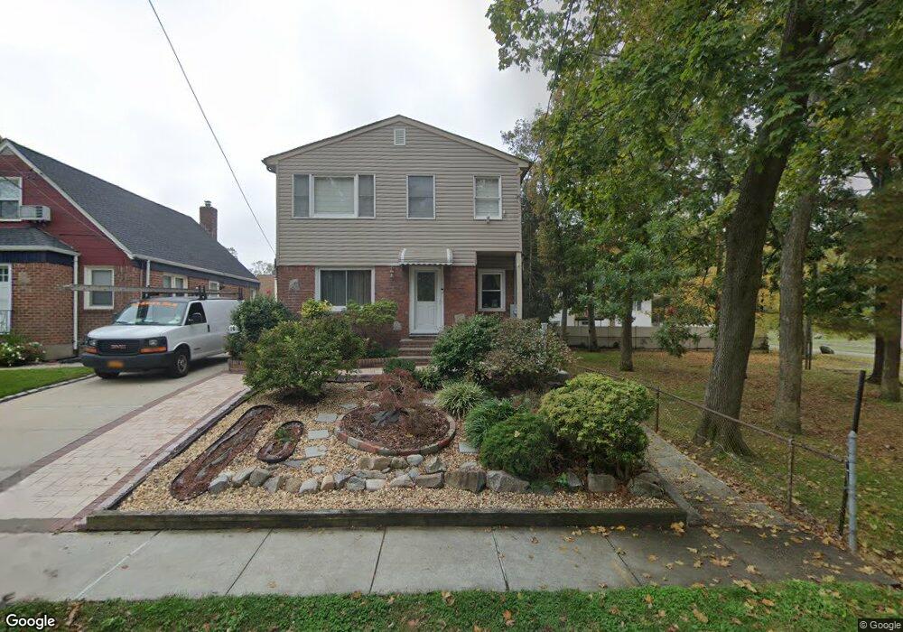 76 W Fenimore St, Valley Stream, NY 11580 - photo 1