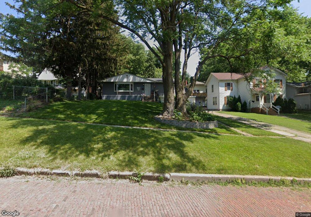 1322 E 9th St, Davenport, IA 52803 - photo 1