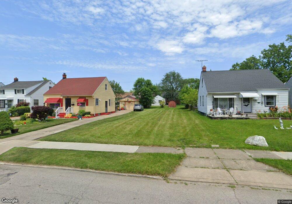 19401 Fairway Ave, Maple Heights, OH 44137 - photo 1