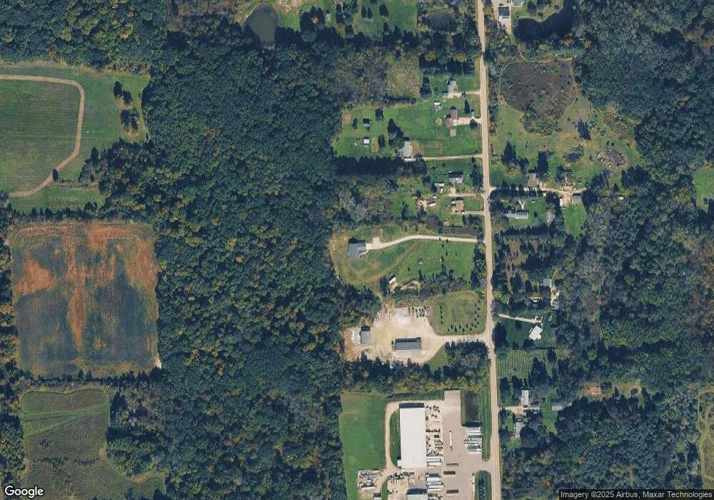 185 N Mapleleaf Rd, Lapeer, MI 48446 - photo 1