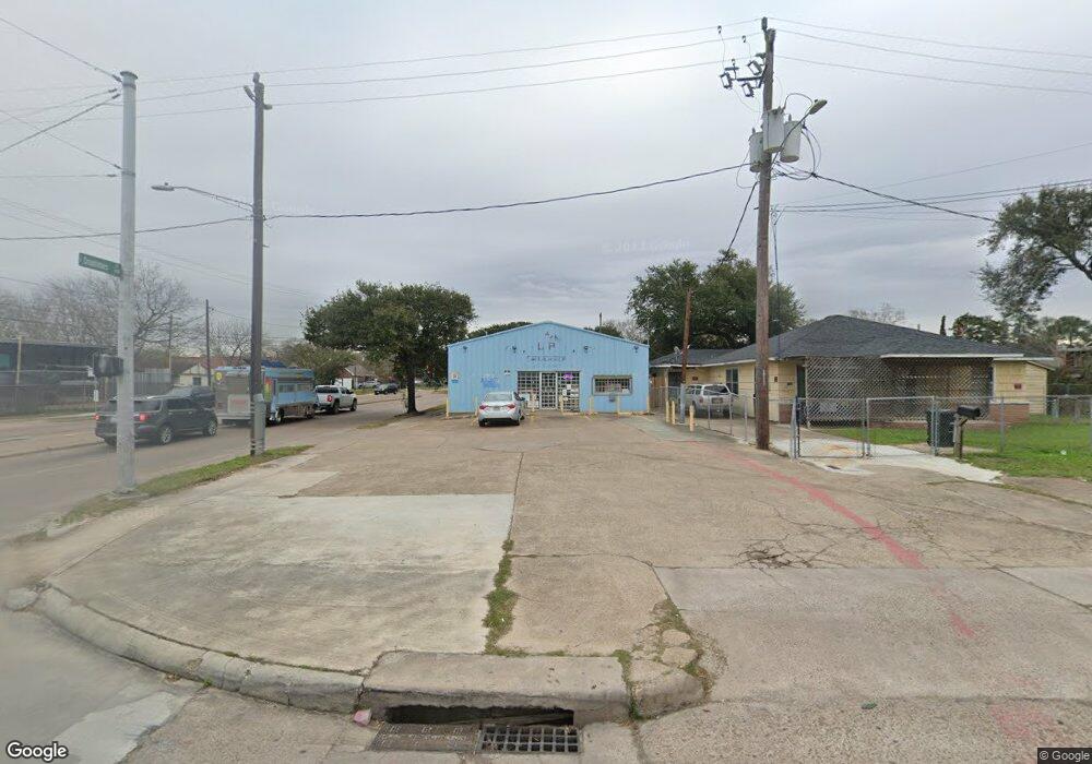 300 E Crosstimbers St, Houston, TX 77022 - photo 1
