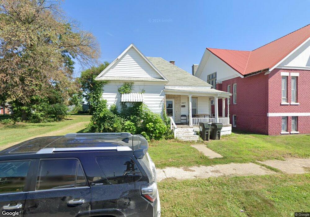 507 W End Place, Moberly, MO 65270 - photo 1