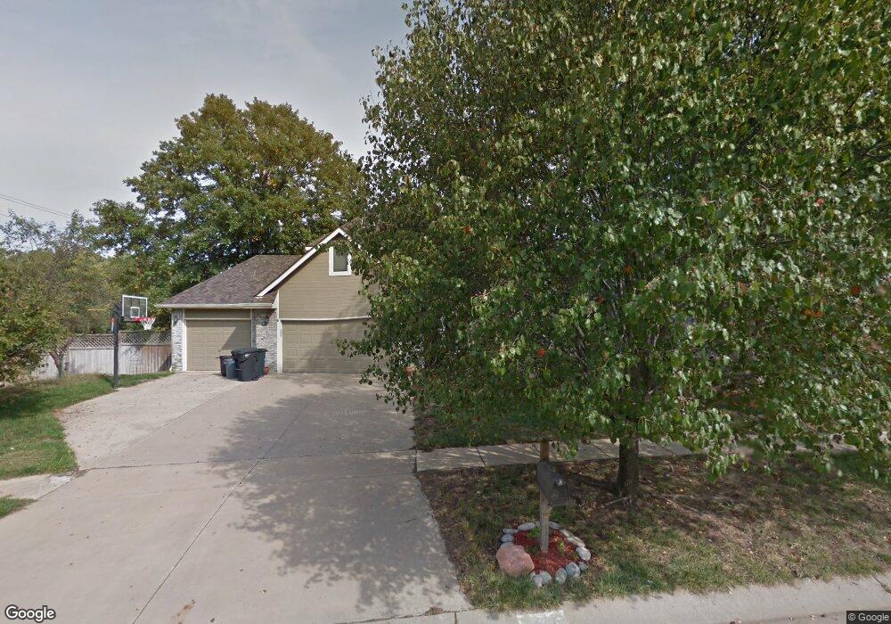 5932 SW Cherokee Ct, Topeka, KS 66614 - photo 1