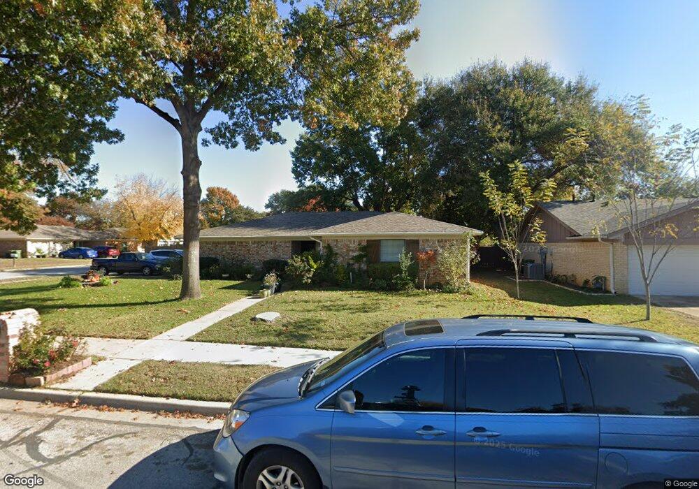 936 Columbus Ct, Bedford, TX 76022 - photo 1