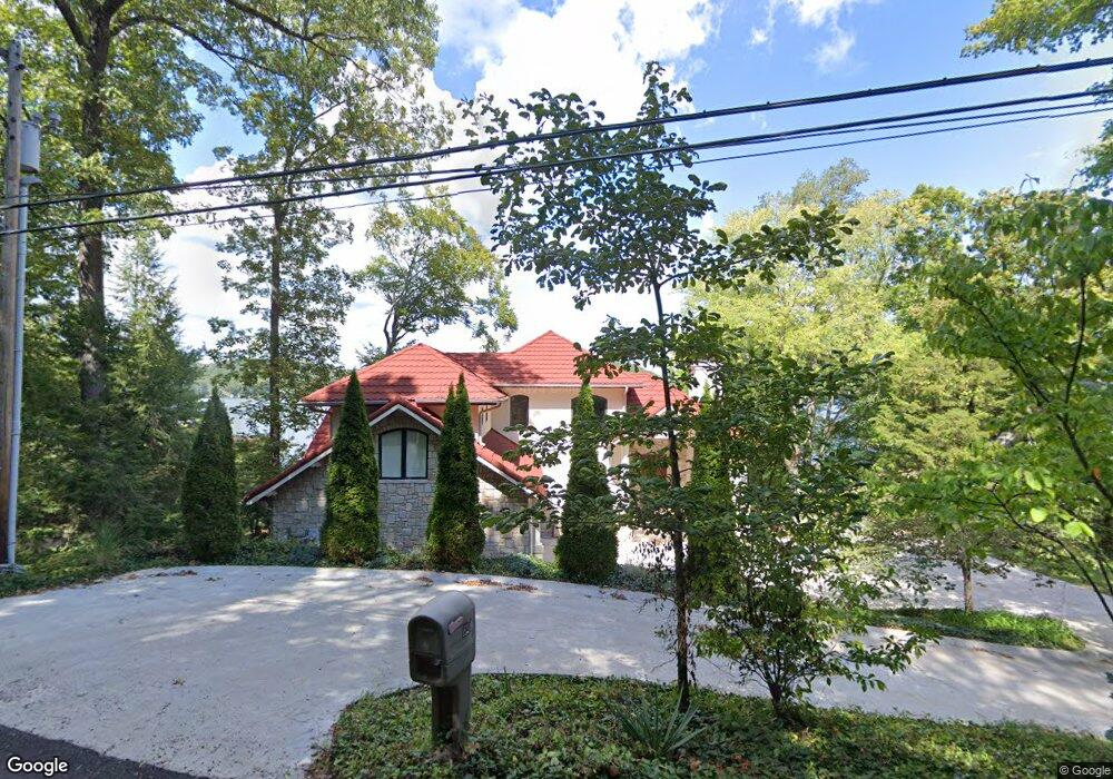 11270 W Maple Dr, Columbus, IN 47201 - photo 1