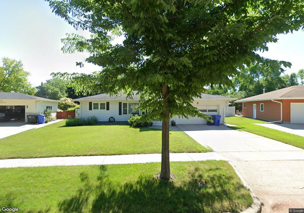 2851 Edgewood Dr N, Fargo, ND 58102 - photo 1