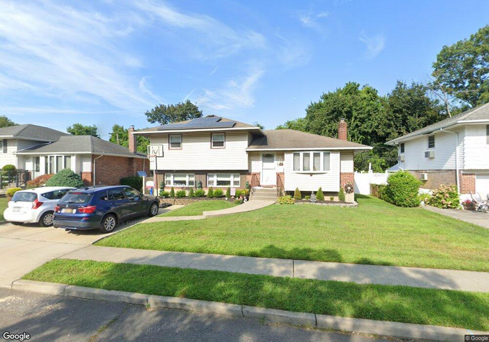 28 Shelly Ln, Bethpage, NY 11714 - photo 1