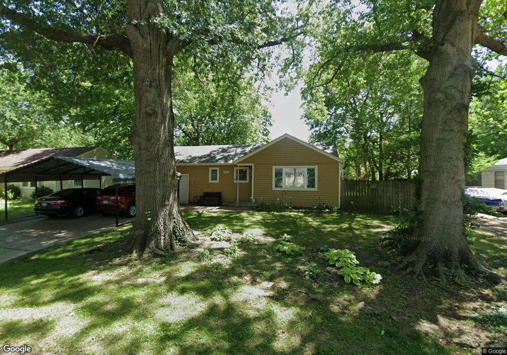 2413 SW 26th Dr, Topeka, KS 66611 - photo 1