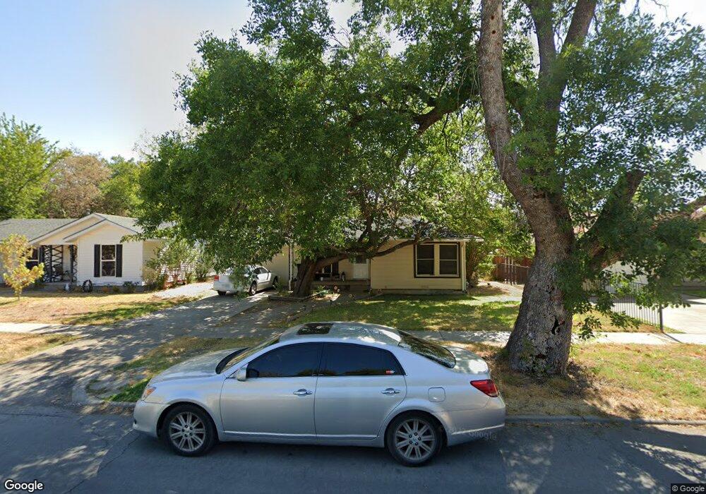 925 Clarice St, Grand Prairie, TX 75051 - photo 1