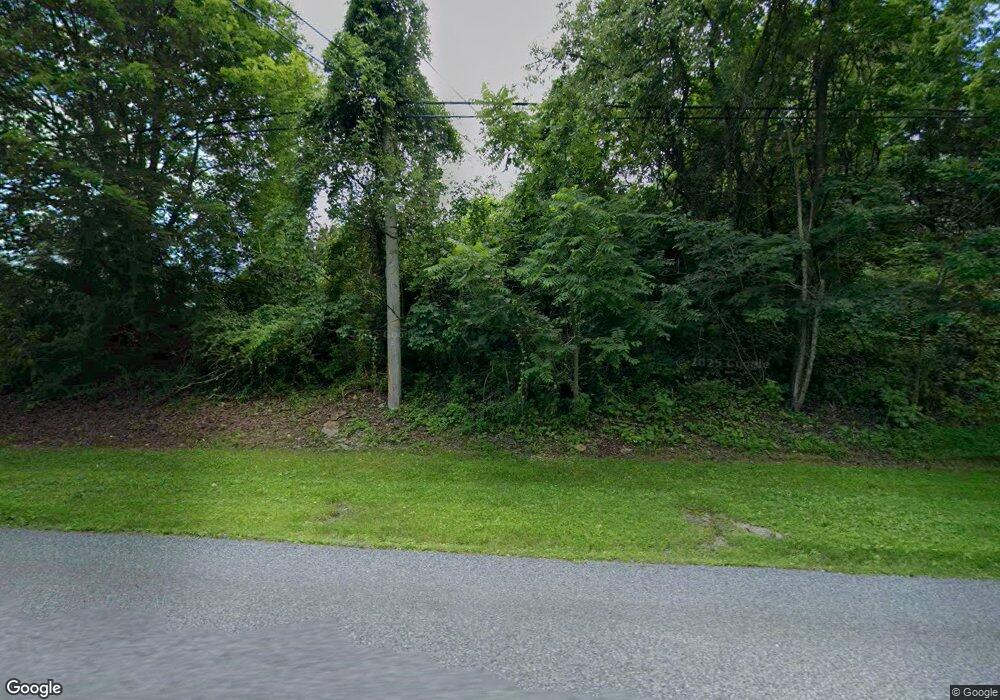 851 Bushkill Dr, Bath, PA 18014 - photo 1