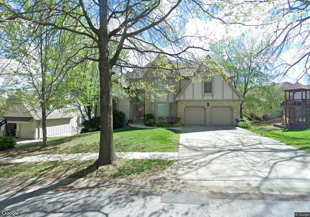 5715 Oakview St, Shawnee, KS 66216 - photo 1