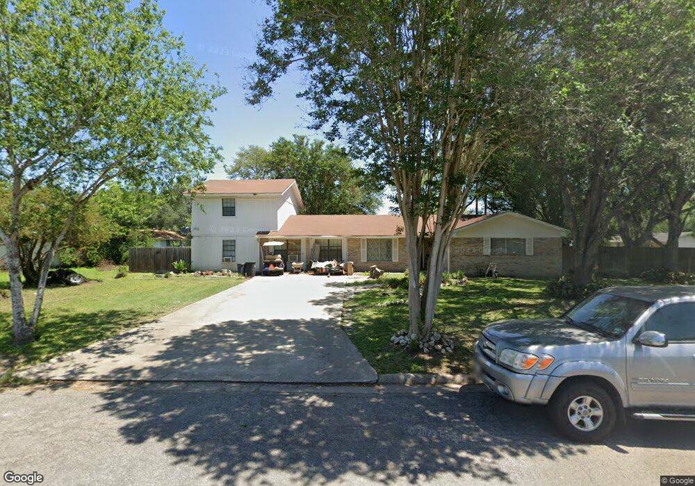 1200 N Hackberry St, Beeville, TX 78102 - photo 1