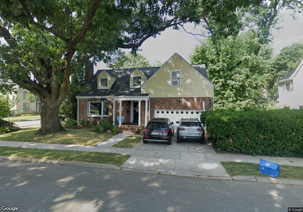 38 Primrose Ave, Floral Park, NY 11001 - photo 1