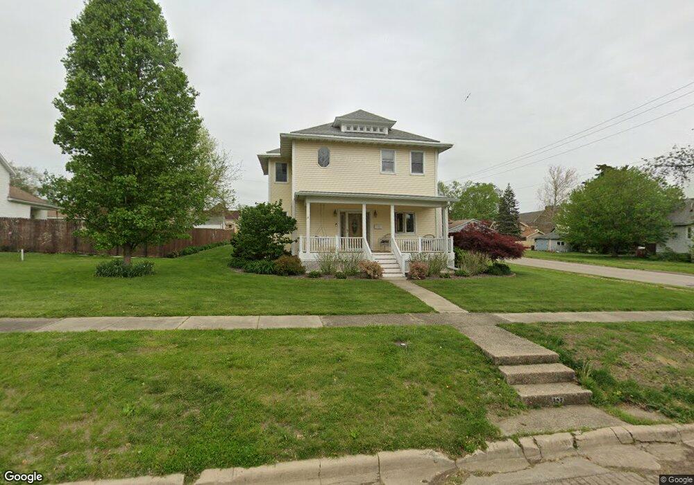 302 6th St, Lincoln, IL 62656 - photo 1