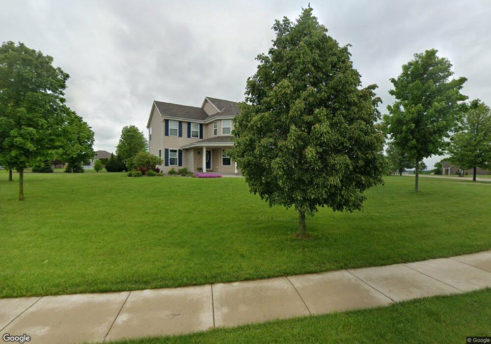 2070 Grandview Dr, Slinger, WI 53086 - photo 1