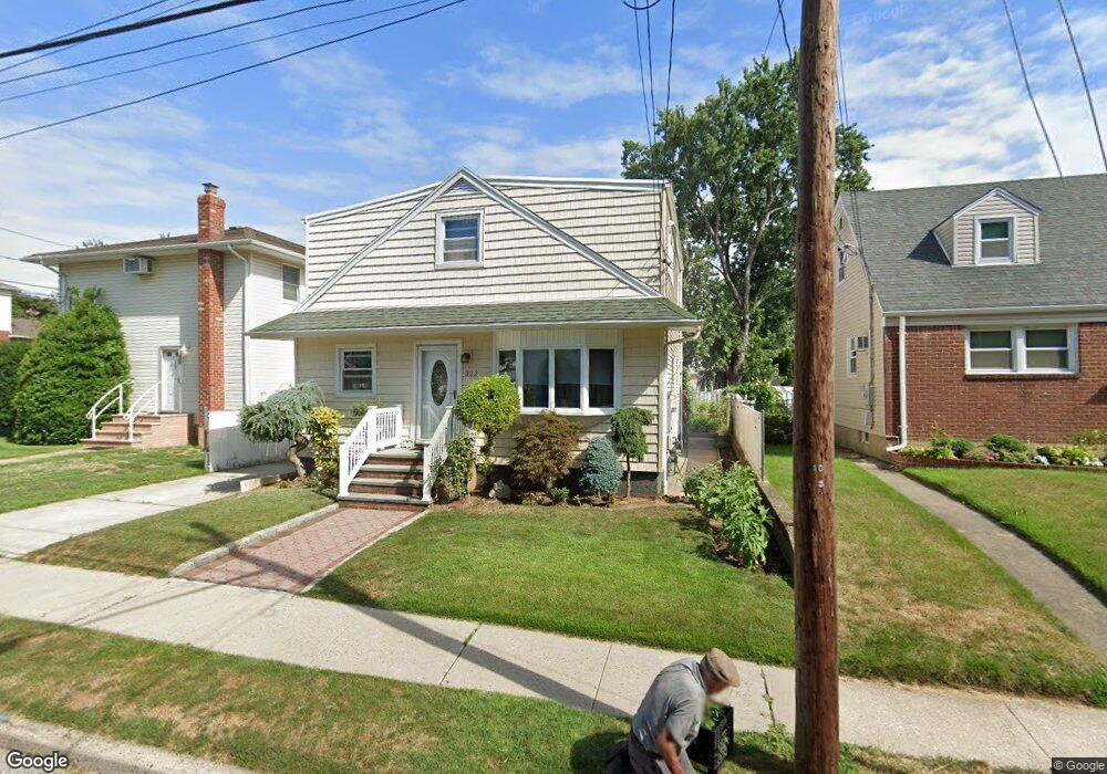 822 Garfield St, Franklin Square, NY 11010 - photo 1