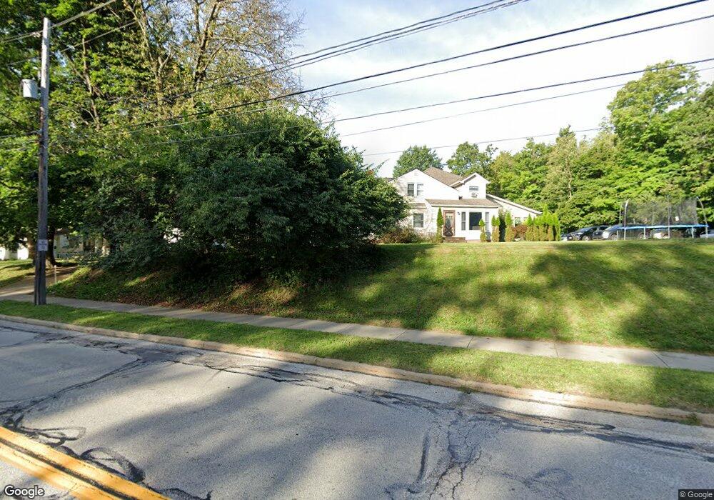 28610 Nutwood Ln, Wickliffe, OH 44092 - photo 1