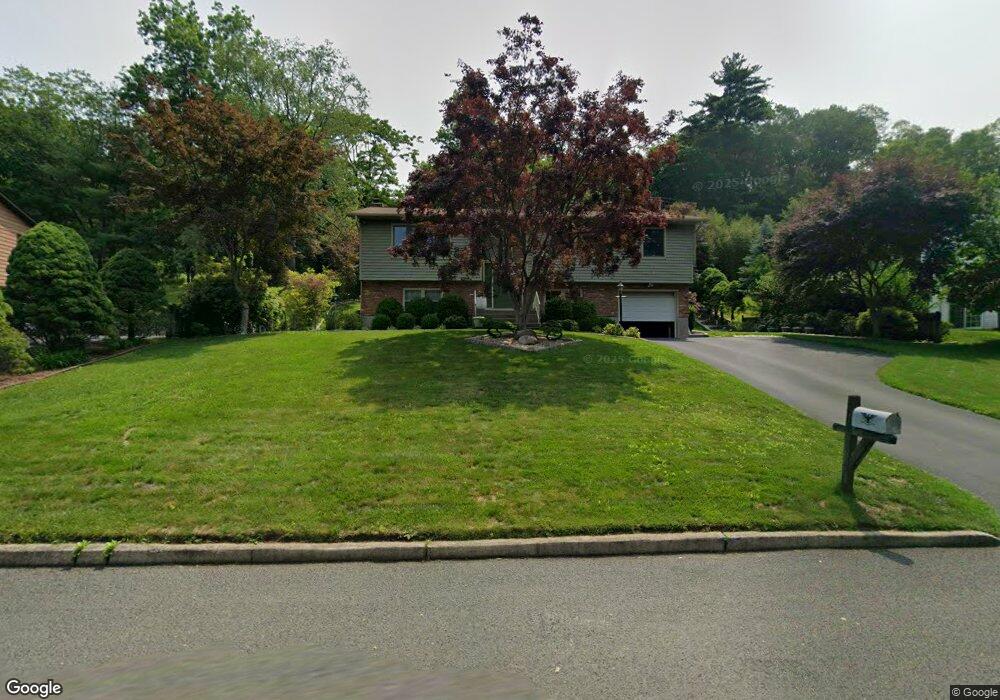 6 Queens Ct, Orangeburg, NY 10962 - photo 1