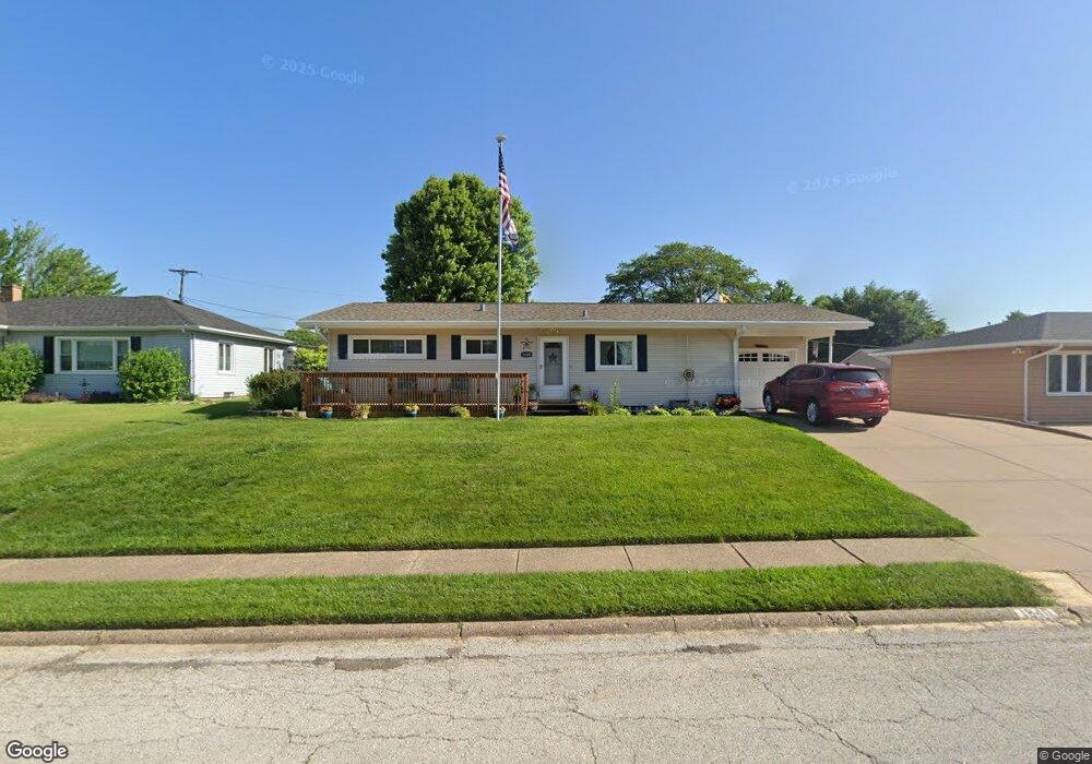 1840 W 38th Place, Davenport, IA 52806 - photo 1