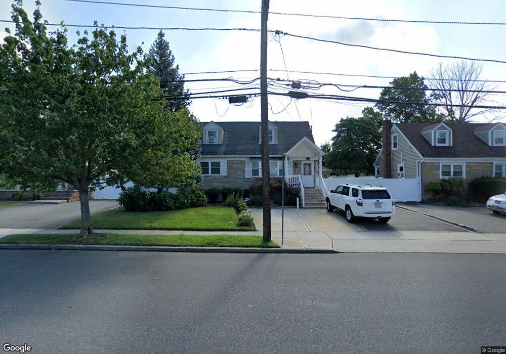 557 Hempstead Gardens Dr, West Hempstead, NY 11552 - photo 1